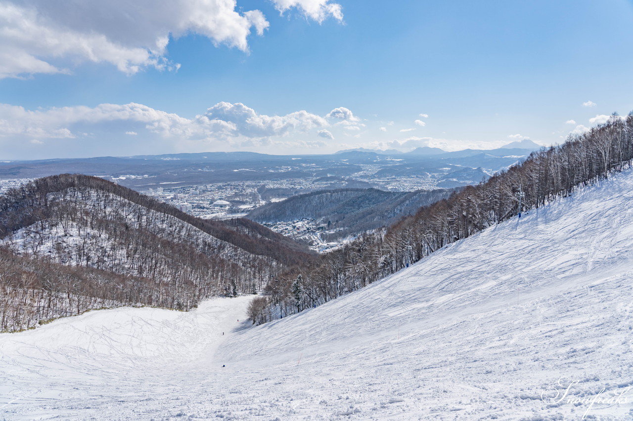 札幌藻岩山スキー場　積雪 105cm。スキーヤーだけが楽しめる！名物の急斜面『うさぎ平』＆『からまつ』両上級者コースもコンディション良好です(^^)/